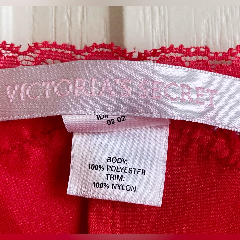 Vintage Victoria’s Secret red lace slip - Picture 8 of 9